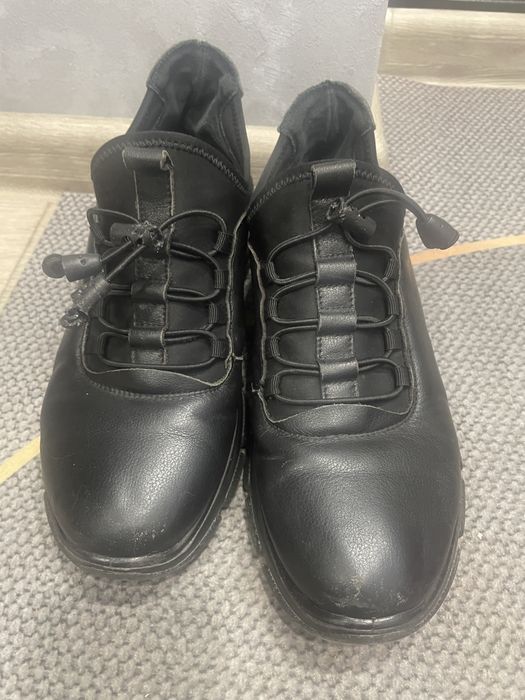Продам кроссовки