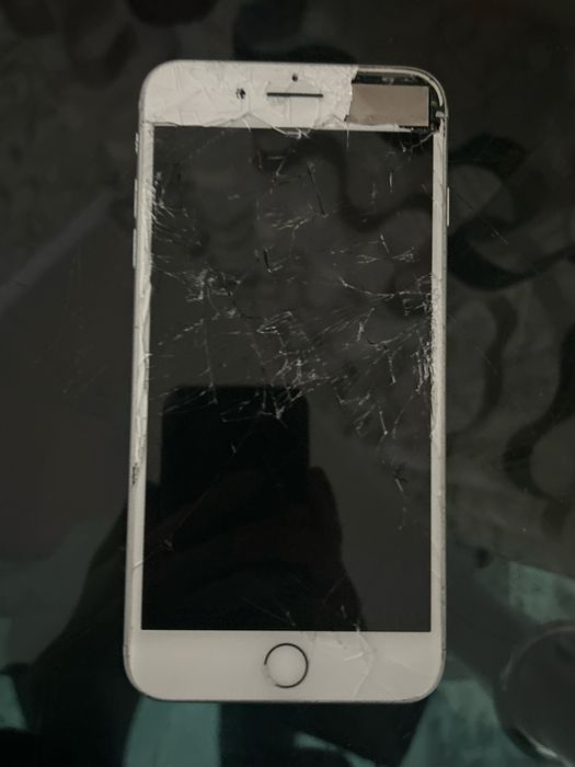 iPhone 7+ продам