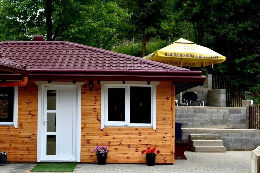 Cabană P+E+M mobilată, foișor, teren 15.000 mp – Vama, Bucovina