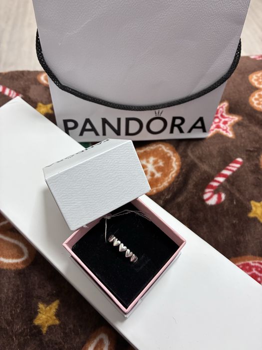 Кольцо ряд сердец Pandora