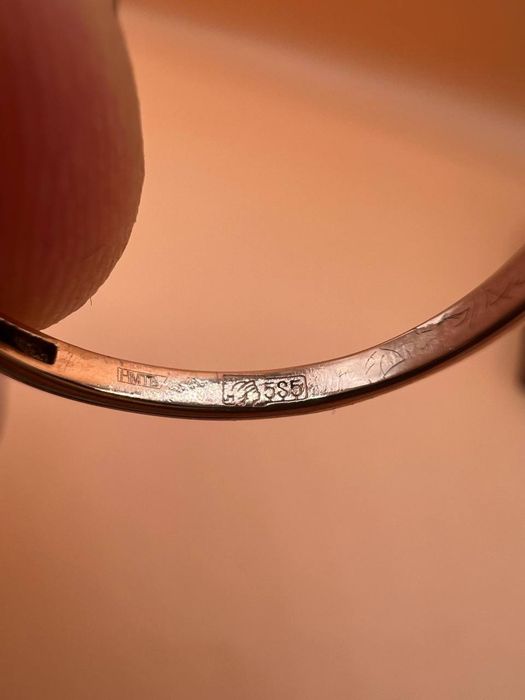 Продам золотое кольцо.