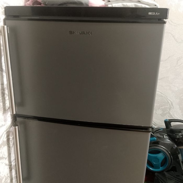 Холодильник сотилади