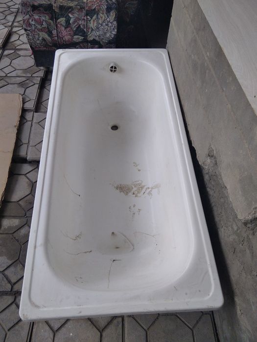 Почти новый ванна продается