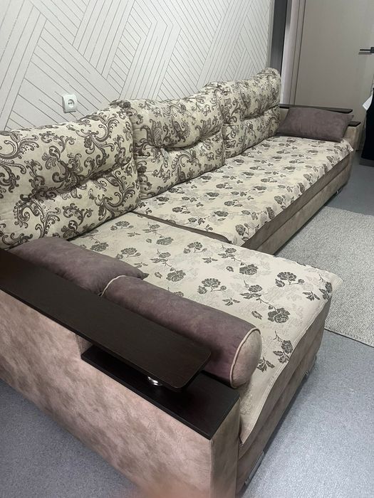 Угловой диван для зала