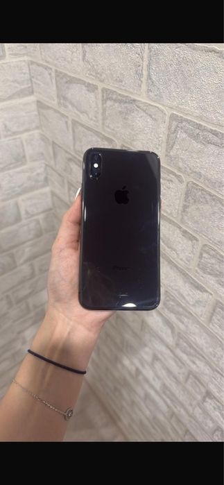 продам айфон X в хорошем состояний
