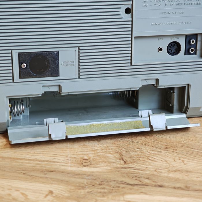 Радиокасетофон Sanyo M2429FZ (1982 г.)