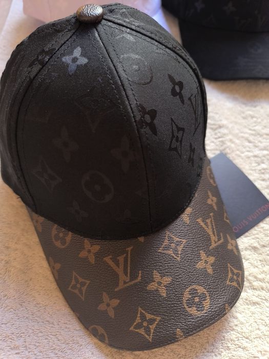 Дамски шапки различни модели