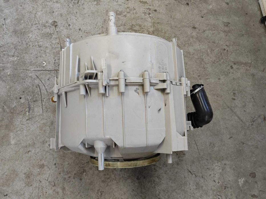 Cuva completa masina de spalat Electrolux EWF12670W , neambutisata , cu suruburi , fara uzura la rulmenti 3484161017 cod /R4