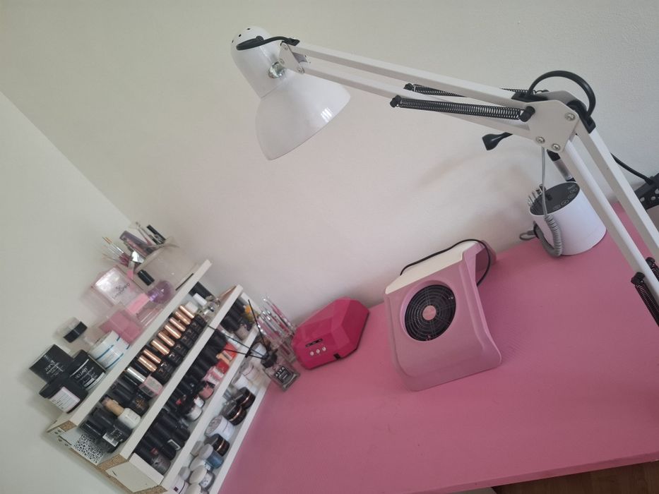 Aplic unghii gel la domiciliu