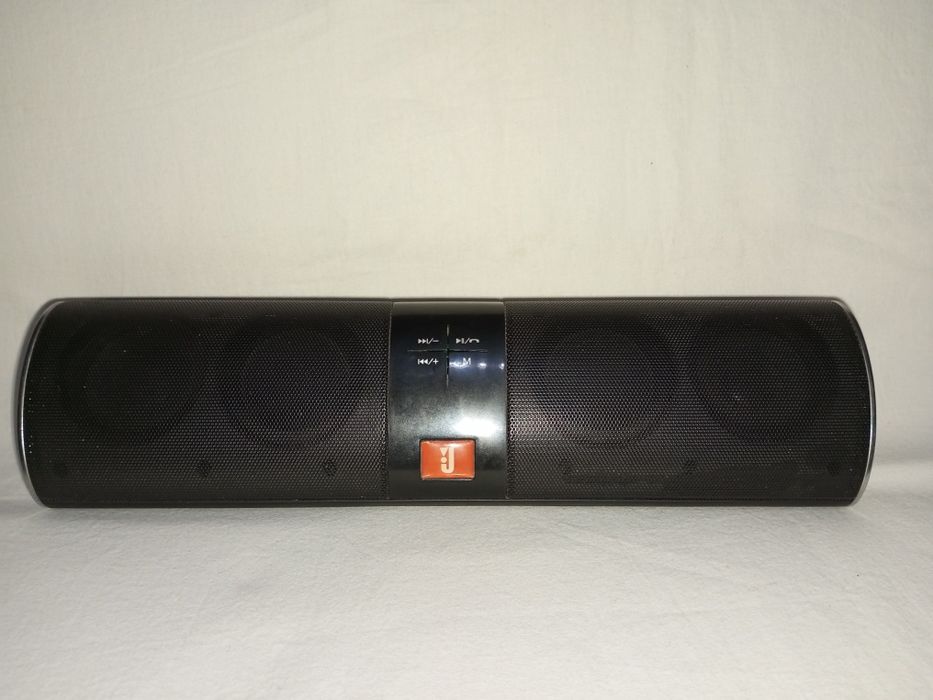 Блютуз колонка супер бас супер звук.