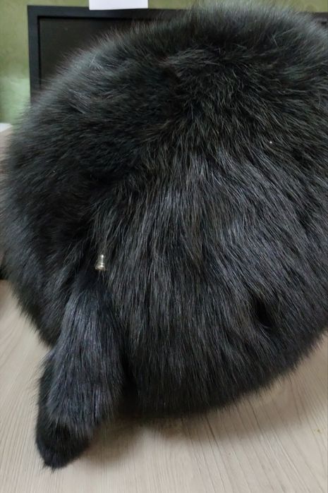 Продам пальто. Шапка в подарок.