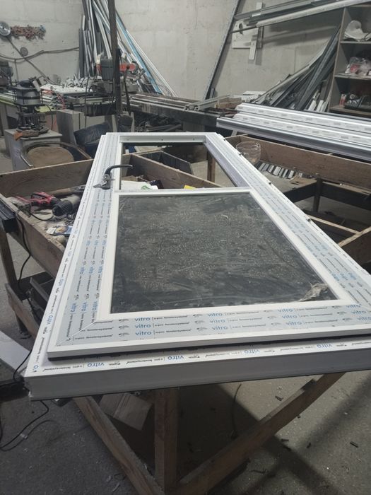 Окно двери форточки