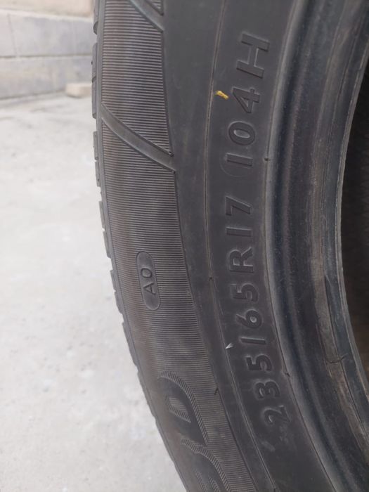 Шины зимние R17 235/65/17 Dunlop