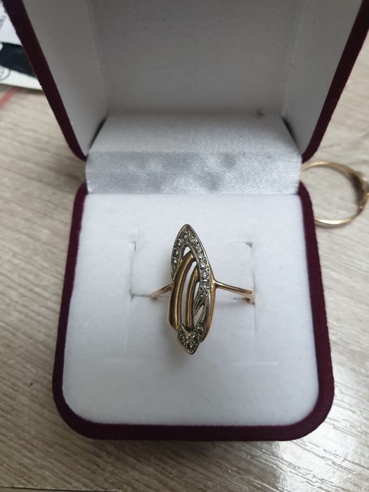 Продам сережки с голубым топазом