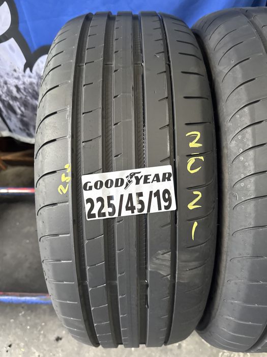 225/45/19 Good Year