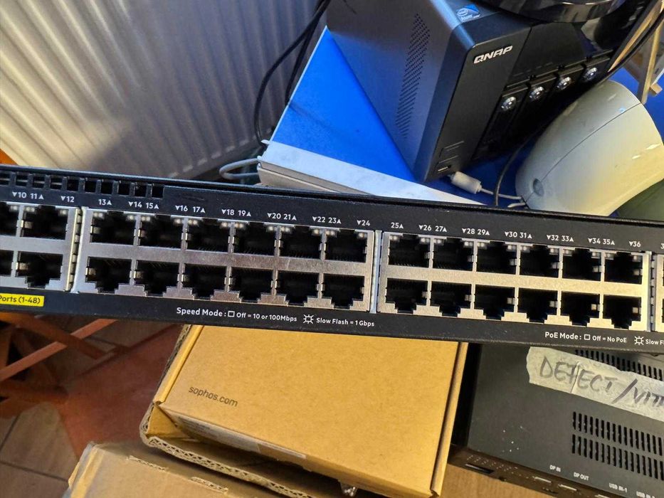 Switch HPEaruba networking JL262A Enterprise