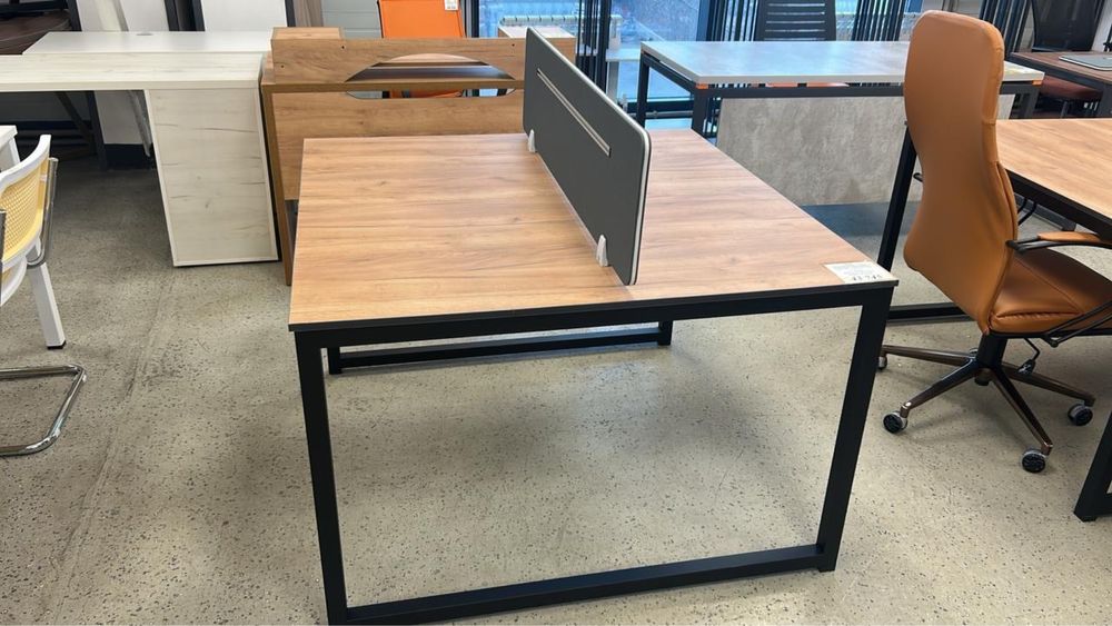 Офисный стол в современном стиле (лофт)