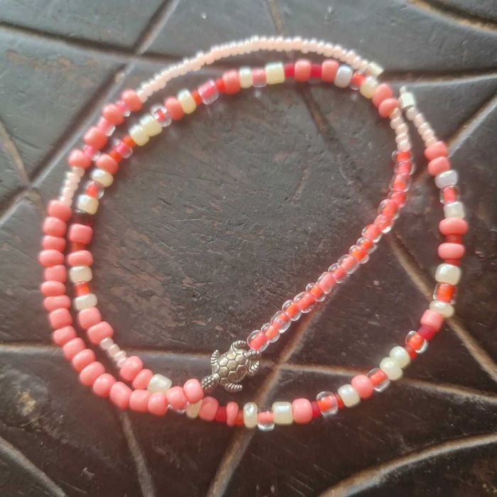 Гривни, гривни за глезен, колиета от мъниста