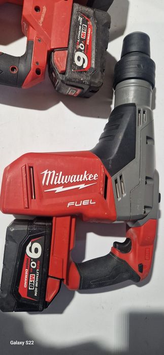 Milwaukee rotopercutor pe acumulatori