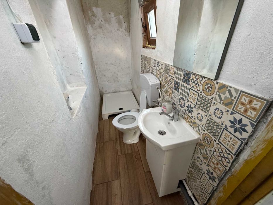 Casa in Podeni, comuna Moldovenești, potential deosebit