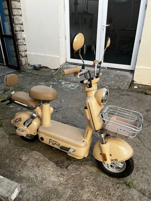 Vând Scuter electric