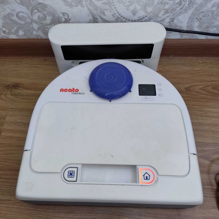 Робот пылесос Neato