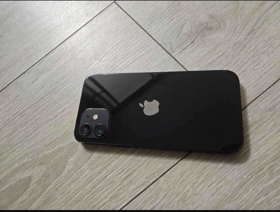iPhone 12 в отличном состоянии