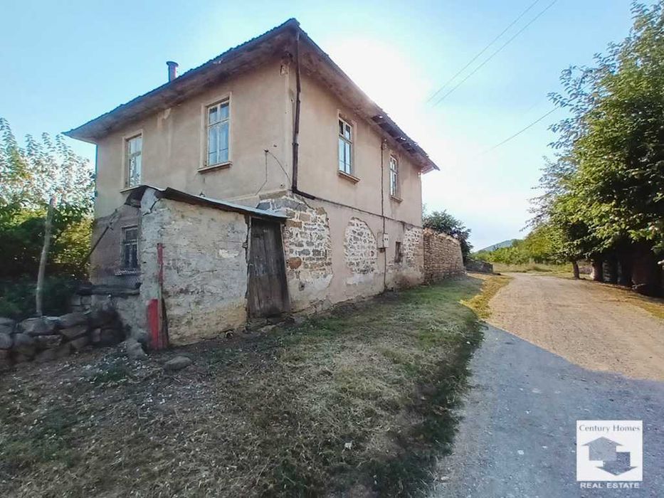 116276 Двуетажна къща с просторен двор и кладенец в с. Присово, на 5 км. от Велико Търново