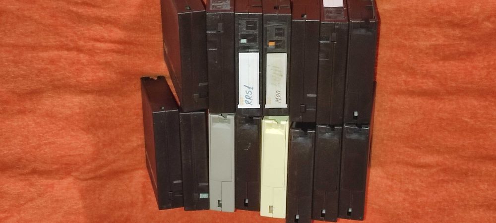 15 bucati Casete / cartdrige - de stocare de date ( DLT )