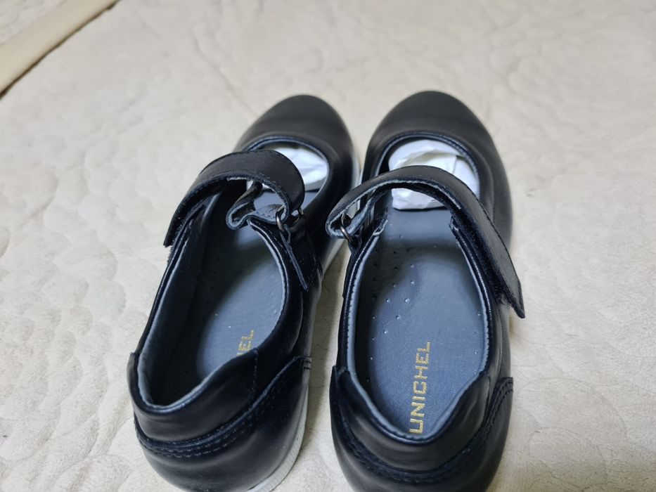 Unichel Новые  школьные туфли для девочки