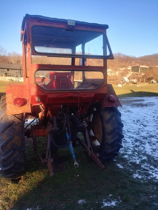 Tractor 650 + motor rezervă+ plug românesc Hunedoara • OLX.ro