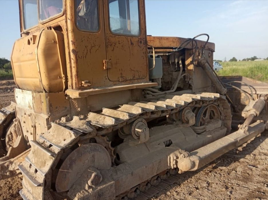 Бульдозер трактор