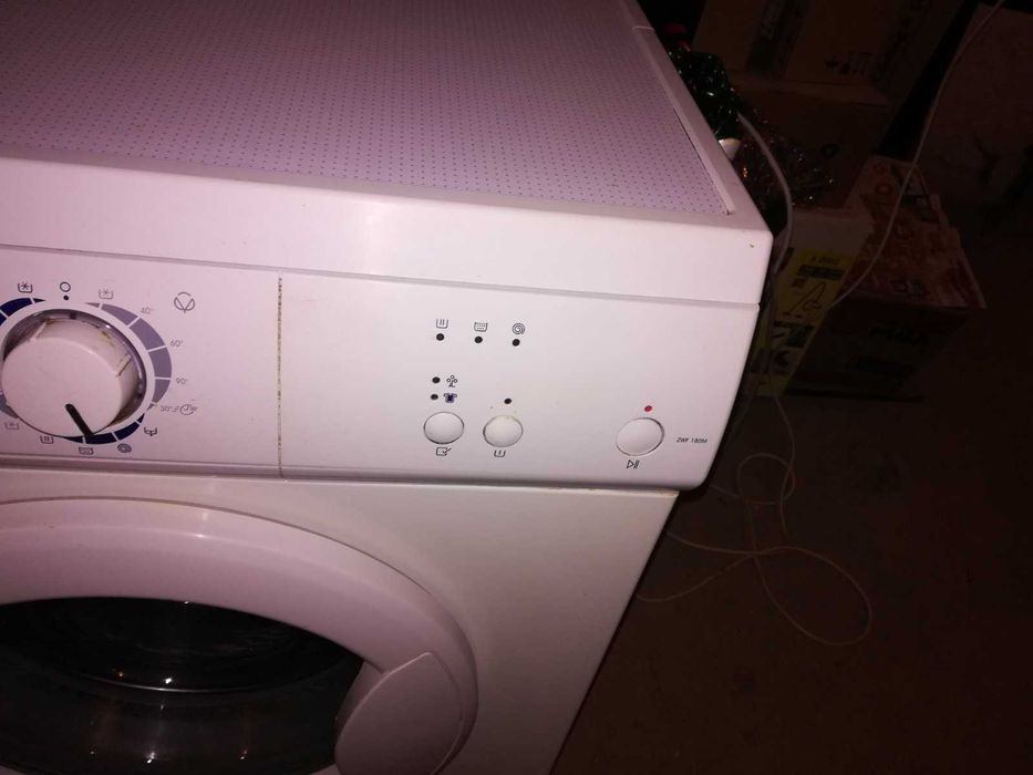 Пералня Зануси инвертор работеща запазена