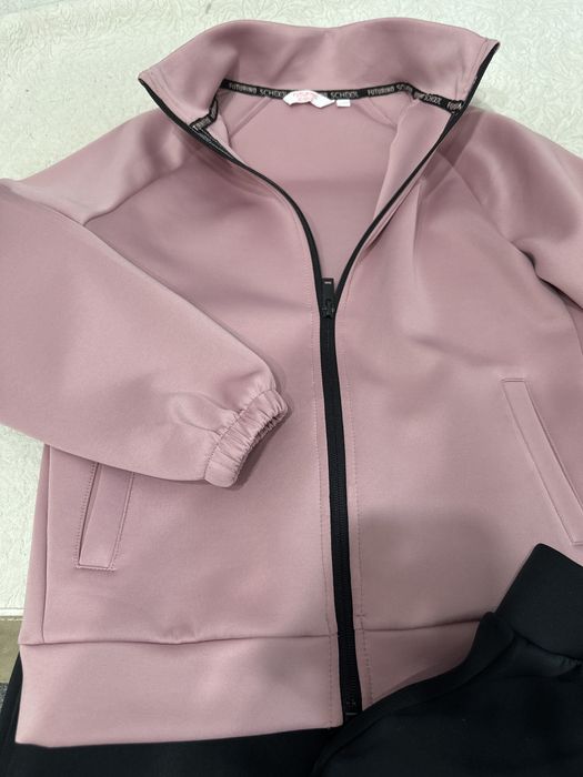 Продам костюм на девочку подростка