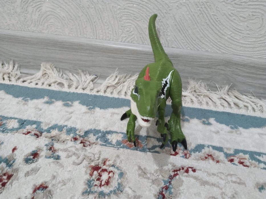 Продам динозавр качественный