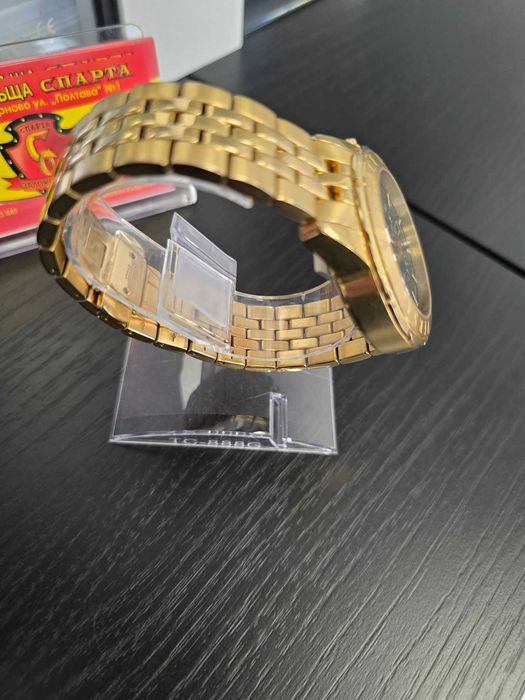 Часовник: VERSACE Gold
