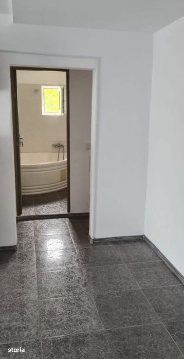 Apartament cu 3 camere de vânzare în zona Hipodrom