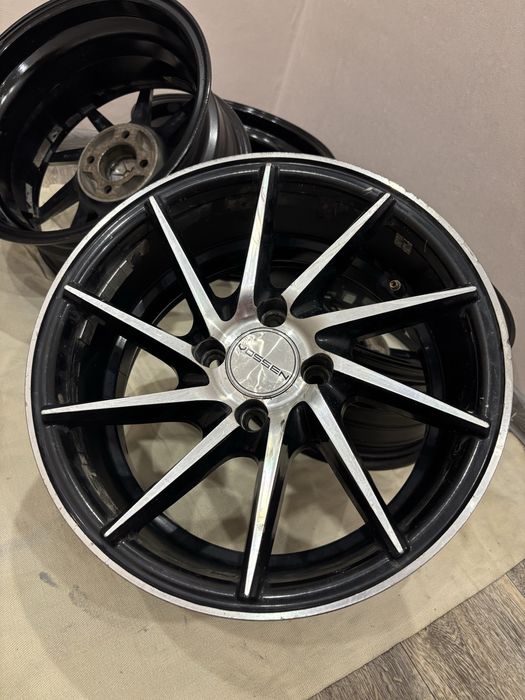 Продам комплект дисков VOSSEN