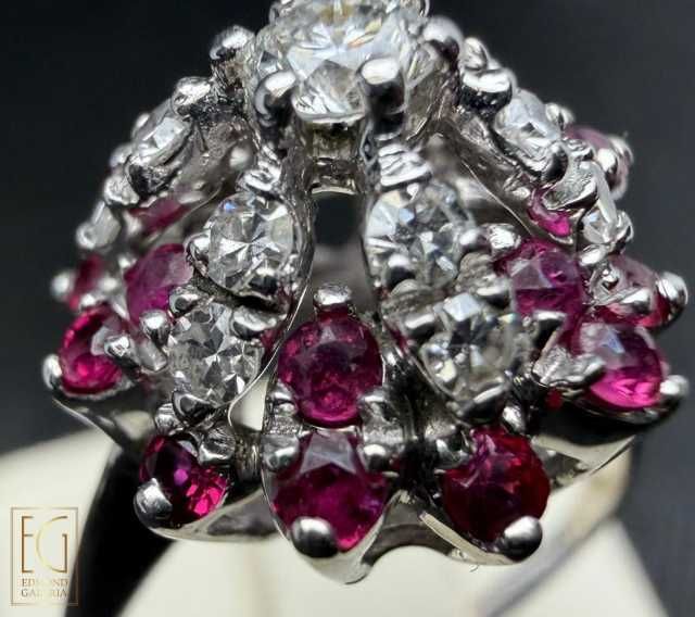 Inel din aur alb, decorat cu rubine și diamante