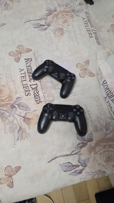 Ps4 / PlayStation 4 Slim + 2 manete + 5 jocuri