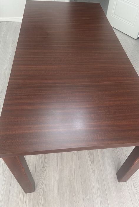 Продам стол обеденный