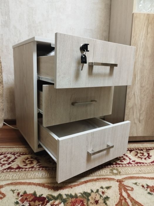 Тумбочка мобильная.