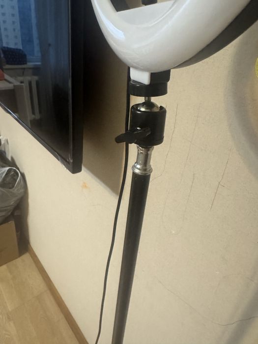 Продам фотолампу кольцо с подставкой