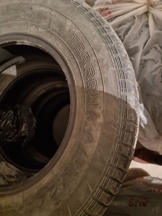 Резина бу на прадик/4раннер r17 265/70