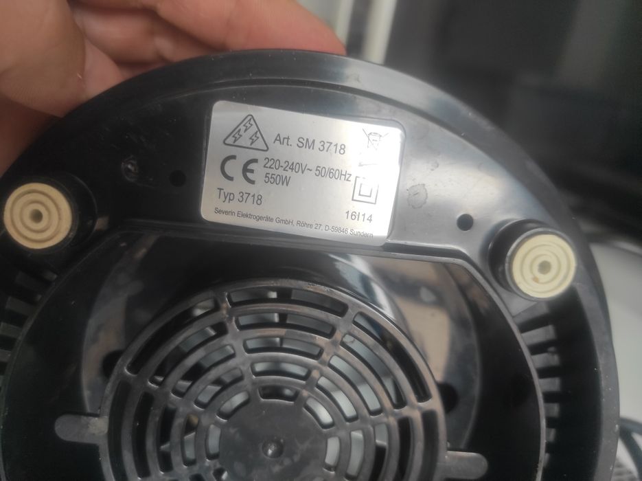 Продавам блендер Severin SM3718