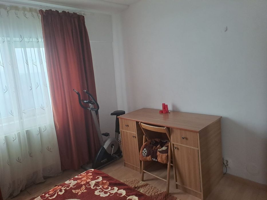 Inchiriez apartament 2 camere decomandat