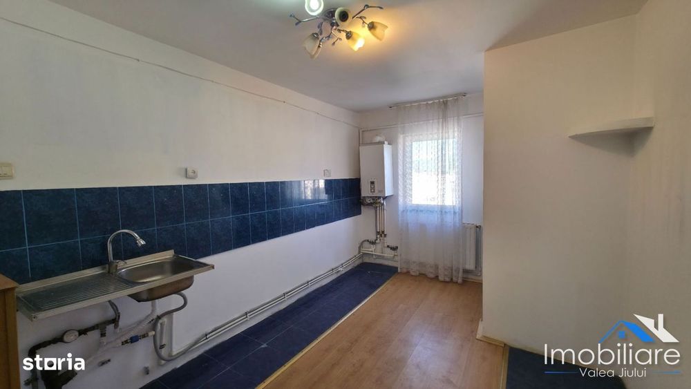 Apartament 3 camere de vânzare – Cocosvar, Vulcan