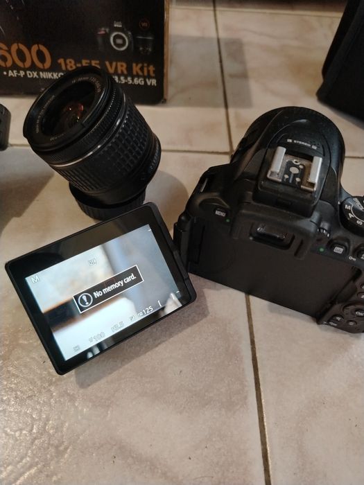 Nikon D5600 + цял комплект