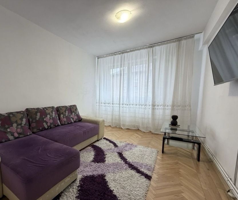 Inchiriez apartament de bucatarie si 2 camere