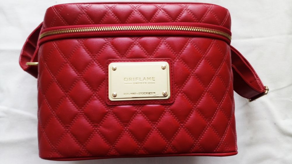 Бьюти кейс Орифлейм красный